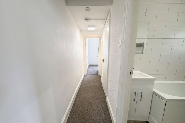 Flat 1, 20 Farm Road, Hove, BN3 1FB 3