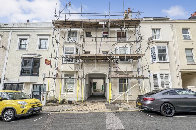Flat 1, 20 Farm Road, Hove, BN3 1FB 3