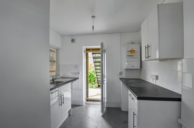 Flat A, 41 Alvington Crescent, Hackney, London, E8 2NN 9