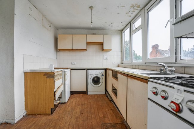 26 Halsmere Road, Camberwell, London SE5 9JQ 7