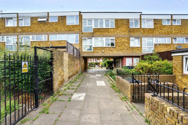 26 Halsmere Road, Camberwell, London SE5 9JQ 7