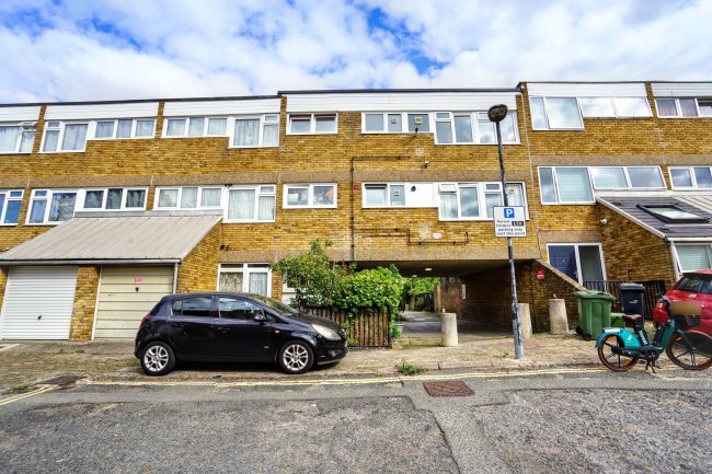 26 Halsmere Road, Camberwell, London SE5 9JQ 7