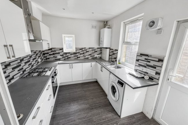 6 Orchard Villas, Cray Road, Sidcup, Kent, DA14 5DJ 7