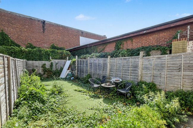 6 Orchard Villas, Cray Road, Sidcup, Kent, DA14 5DJ 7