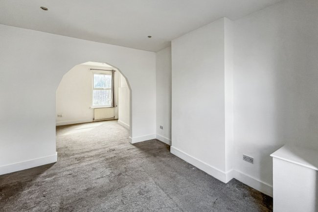 6 Orchard Villas, Cray Road, Sidcup, Kent, DA14 5DJ 7