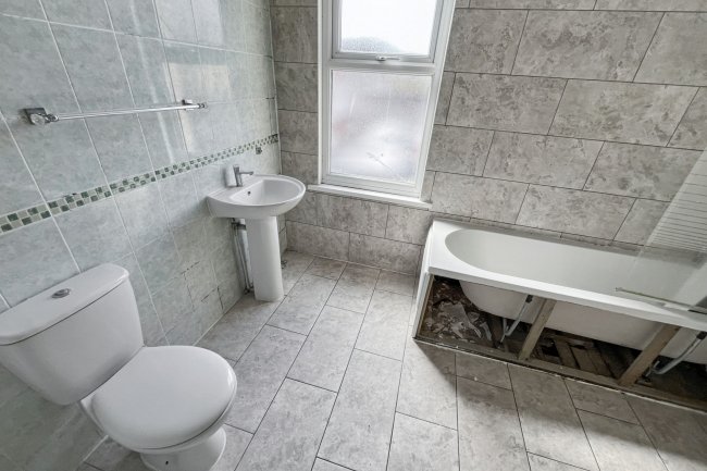 6 Orchard Villas, Cray Road, Sidcup, Kent, DA14 5DJ 7