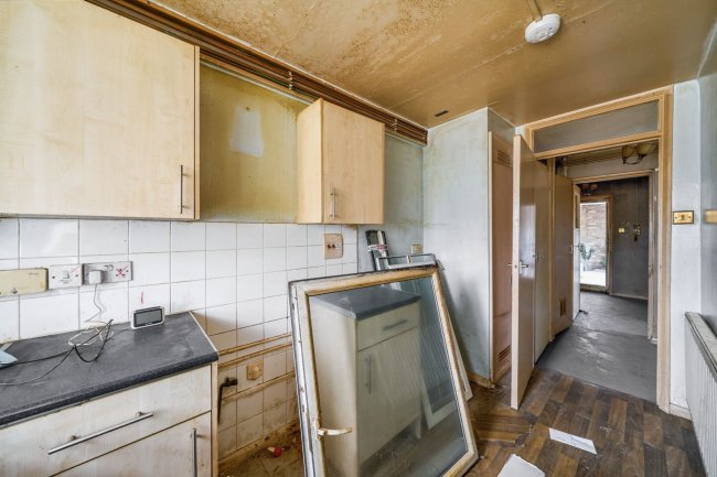 104 Crown Meadow, Colnbrook, Slough SL3 0LT 6