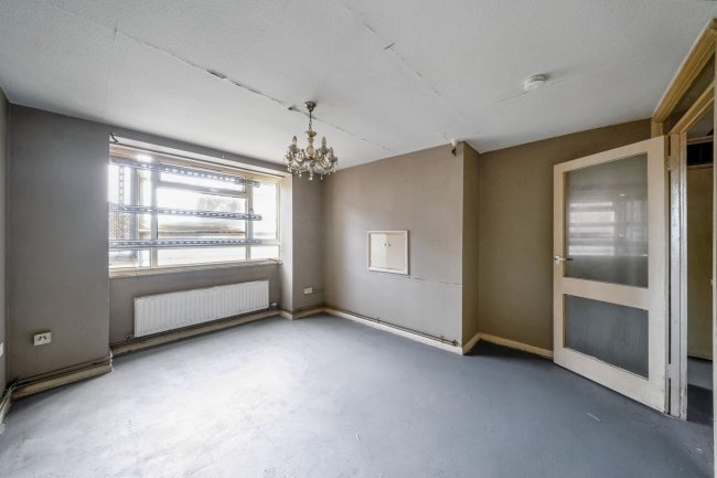 104 Crown Meadow, Colnbrook, Slough SL3 0LT 6