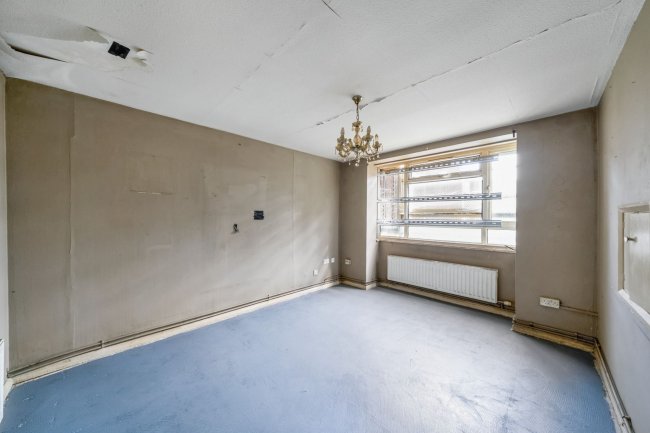 104 Crown Meadow, Colnbrook, Slough SL3 0LT 6