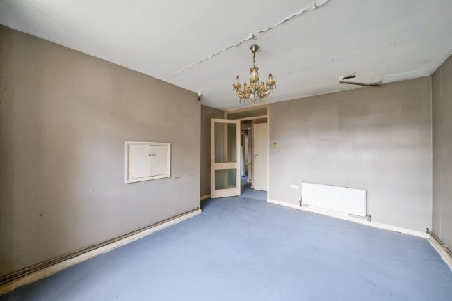 104 Crown Meadow, Colnbrook, Slough SL3 0LT 6