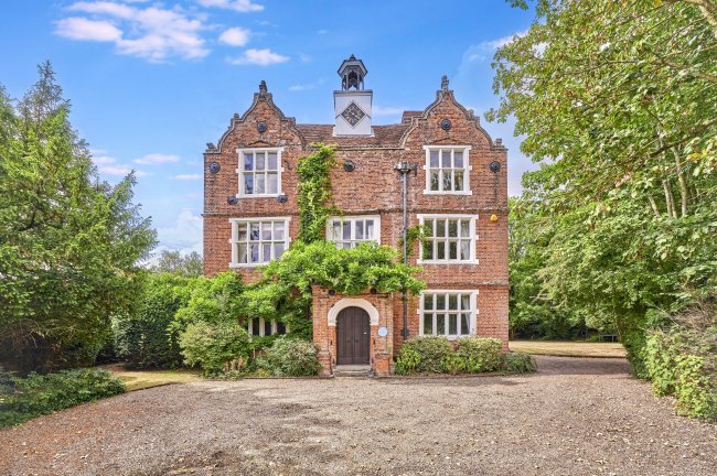 The Clockhouse, 77 The Causeway, Dunmow, Essex, CM6 2AB 7