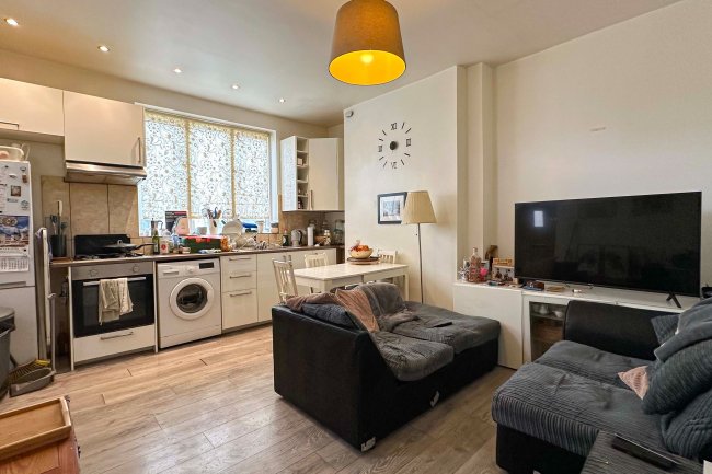 906 London Road, Thornton Heath, Surrey, CR7 7PE 1