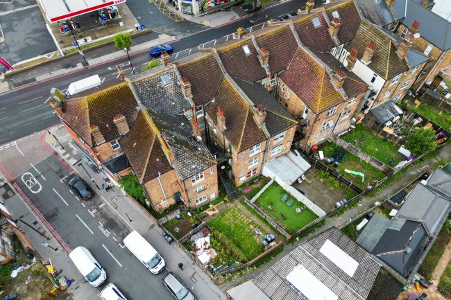 906 London Road, Thornton Heath, Surrey, CR7 7PE 1