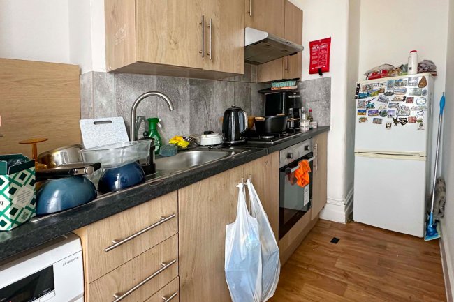 906 London Road, Thornton Heath, Surrey, CR7 7PE 1