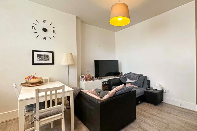 906 London Road, Thornton Heath, Surrey, CR7 7PE 1