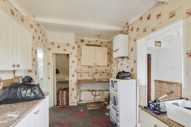 4 Brougham Avenue, Mansfield, NG19 7LA 2