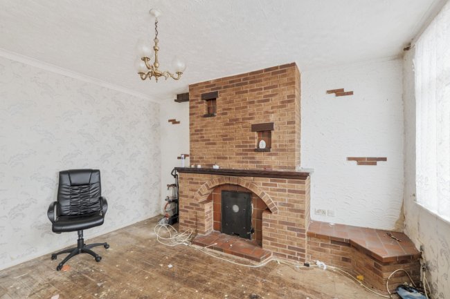 4 Brougham Avenue, Mansfield, NG19 7LA 2