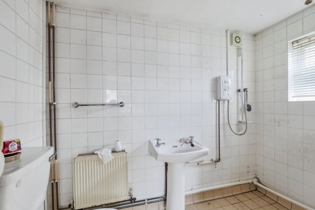 4 Brougham Avenue, Mansfield, NG19 7LA 2