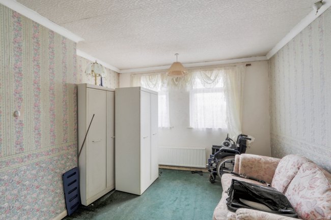 4 Brougham Avenue, Mansfield, NG19 7LA 2