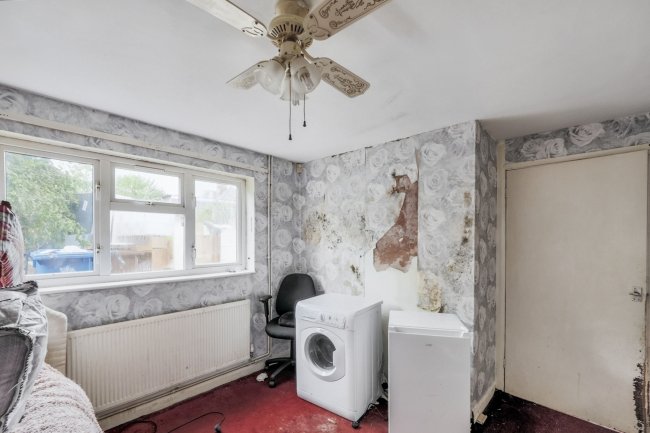 4 Brougham Avenue, Mansfield, NG19 7LA 2