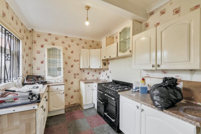 4 Brougham Avenue, Mansfield, NG19 7LA 2