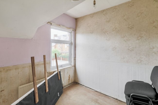 4 Brougham Avenue, Mansfield, NG19 7LA 2