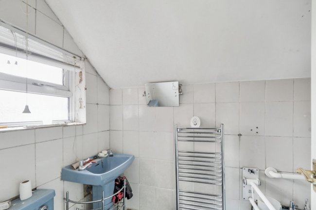 4 Brougham Avenue, Mansfield, NG19 7LA 2