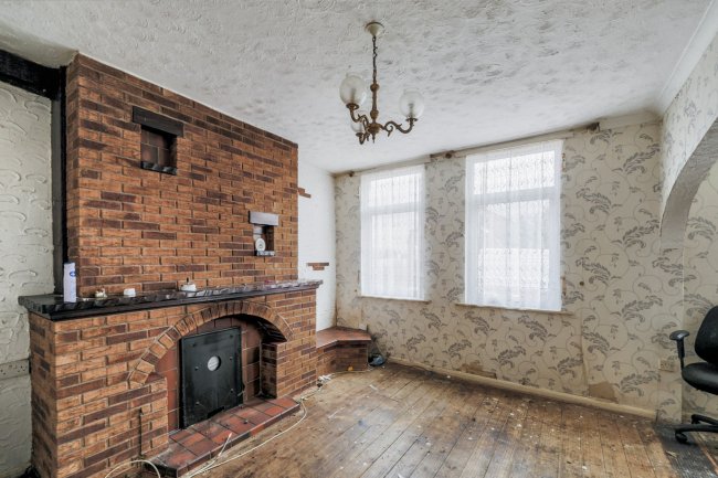 4 Brougham Avenue, Mansfield, NG19 7LA 2