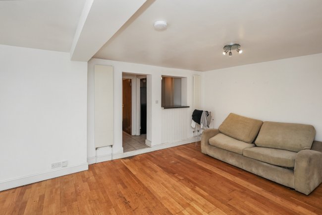 7A Wembury Mews, London N6 5XJ 7