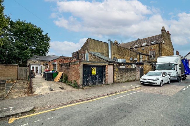 77-79 Station Road, Chingford, London, E4 7BU 7