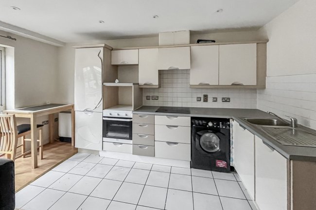 Flat 6 Lapidge House, 5 Coombe Road, Kingston Upon Thames, Surrey KT2 7AB 10