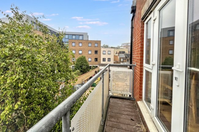 Flat 6 Lapidge House, 5 Coombe Road, Kingston Upon Thames, Surrey KT2 7AB 10