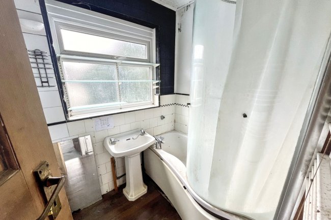 10 Kenmore Road, Kenley, Surrey, CR8 5NU 1