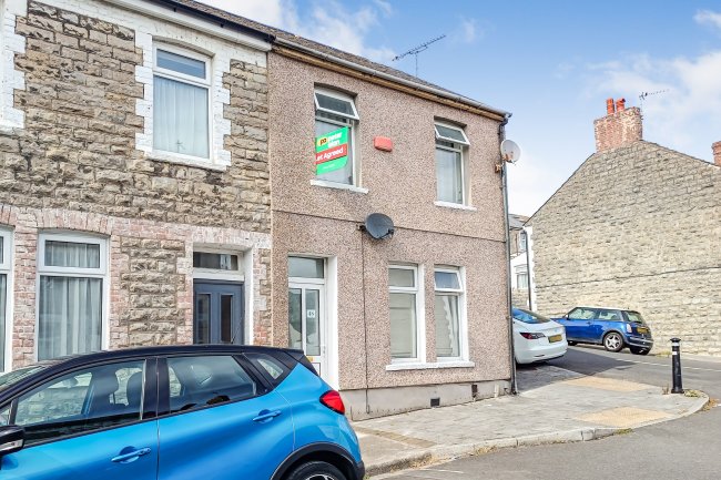 48 Queen Street, Barry, CF62 7EF 5