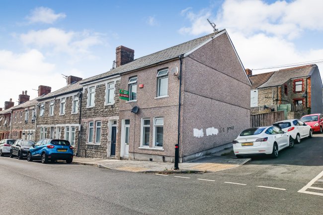 48 Queen Street, Barry, CF62 7EF 5
