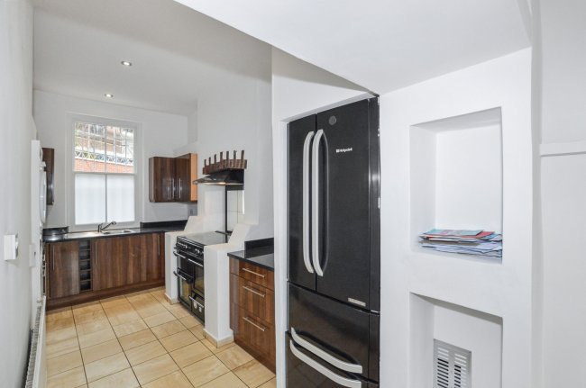 7 Burgess Park Mansions, Fortune Green Road, West Hampstead, London, NW6 1DP 4