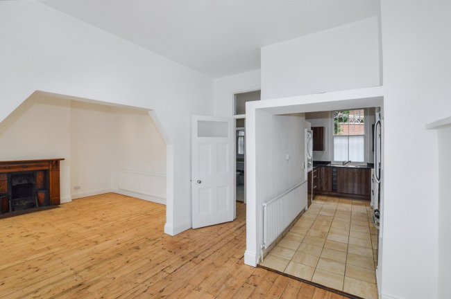 7 Burgess Park Mansions, Fortune Green Road, West Hampstead, London, NW6 1DP 4