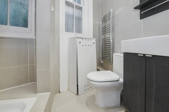 7 Burgess Park Mansions, Fortune Green Road, West Hampstead, London, NW6 1DP 4