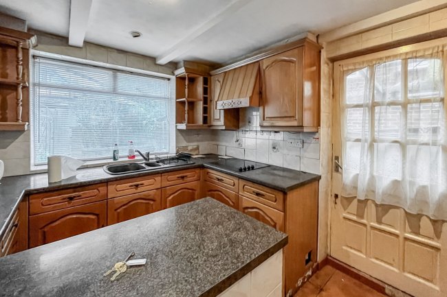 158 Dunley Drive, Croydon, Surrey, CR0 0RE 10