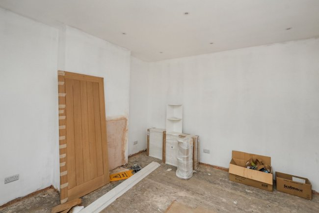 8 Dinsdale Gardens, New Barnet, Barnet, London EN5 1HE 1