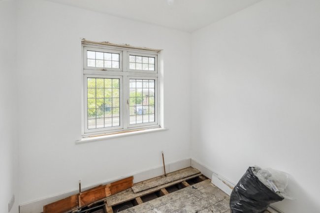 8 Dinsdale Gardens, New Barnet, Barnet, London EN5 1HE 1