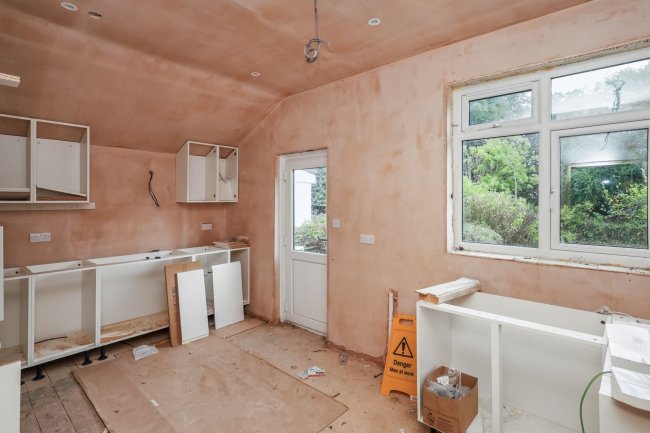 8 Dinsdale Gardens, New Barnet, Barnet, London EN5 1HE 1