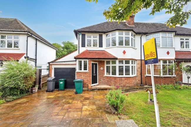 8 Dinsdale Gardens, New Barnet, Barnet, London EN5 1HE 1
