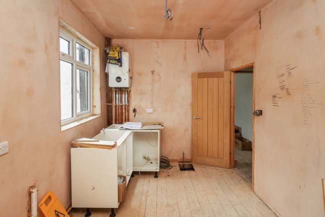 8 Dinsdale Gardens, New Barnet, Barnet, London EN5 1HE 1