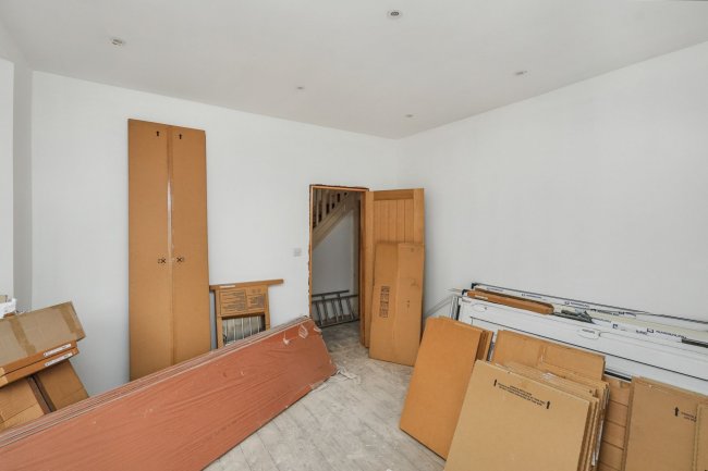 8 Dinsdale Gardens, New Barnet, Barnet, London EN5 1HE 1