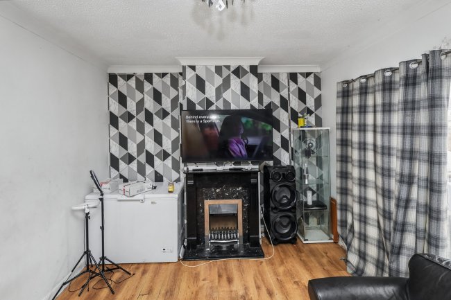 34 Stevens Road, Dagenham, Essex, RM8 2QR 8