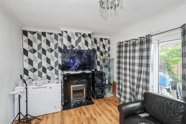 34 Stevens Road, Dagenham, Essex, RM8 2QR 8