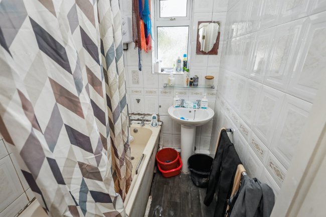 34 Stevens Road, Dagenham, Essex, RM8 2QR 8