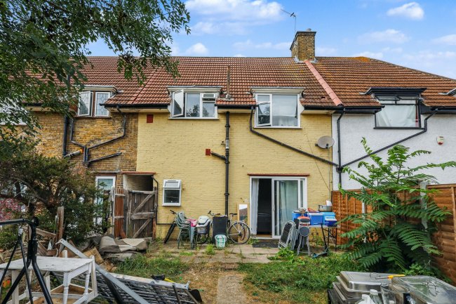 34 Stevens Road, Dagenham, Essex, RM8 2QR 8