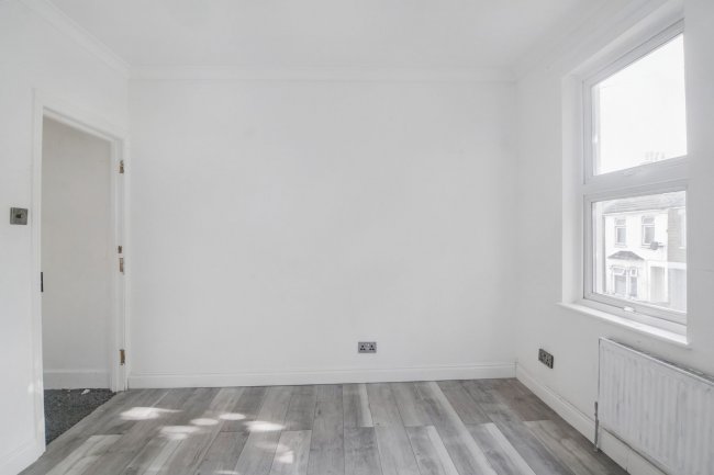 13 Tavistock Road, Stratford, London E15 4ER 2